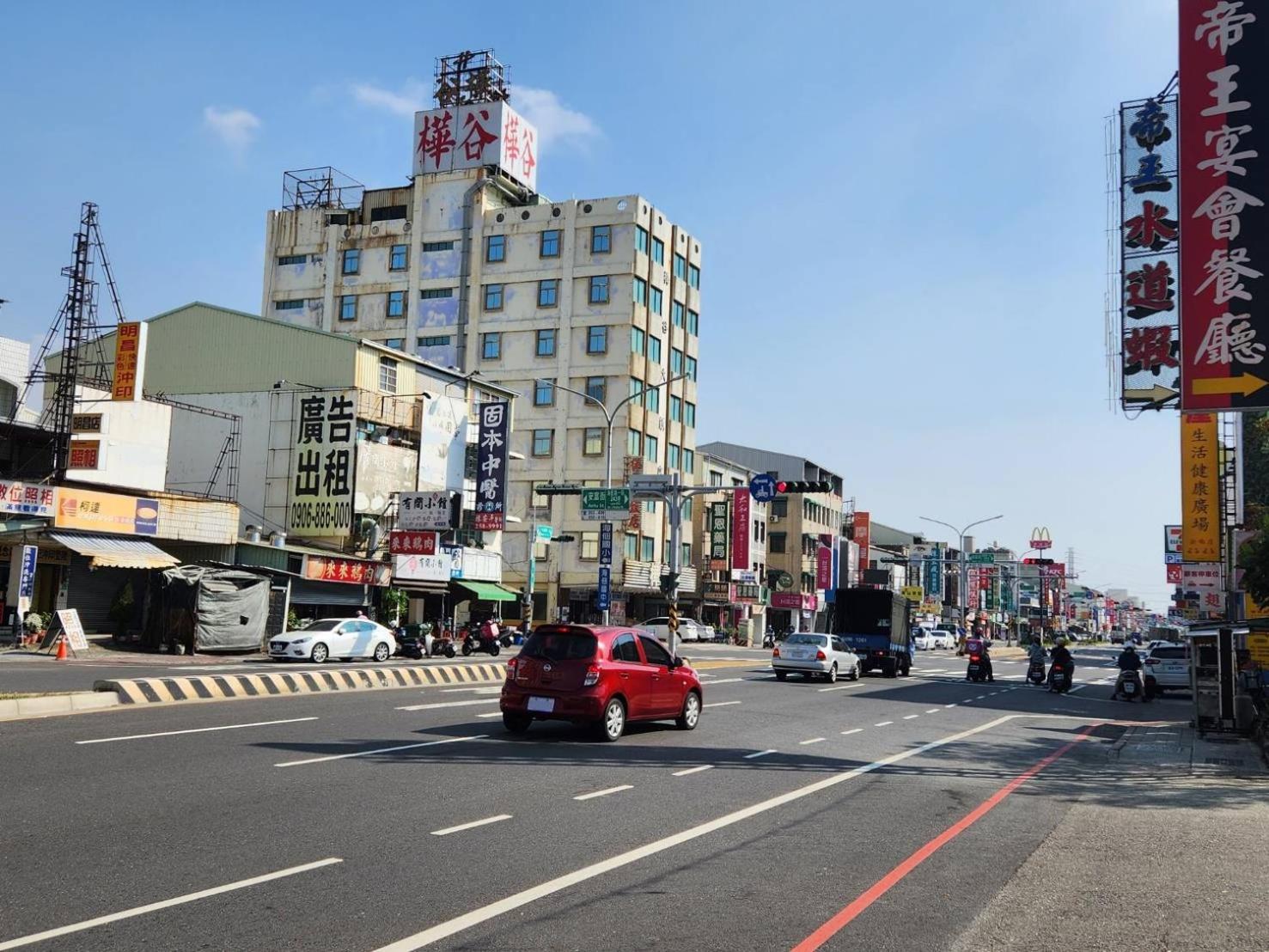 โรงแรมหัวขู ไถหนาน ภายนอก รูปภาพ